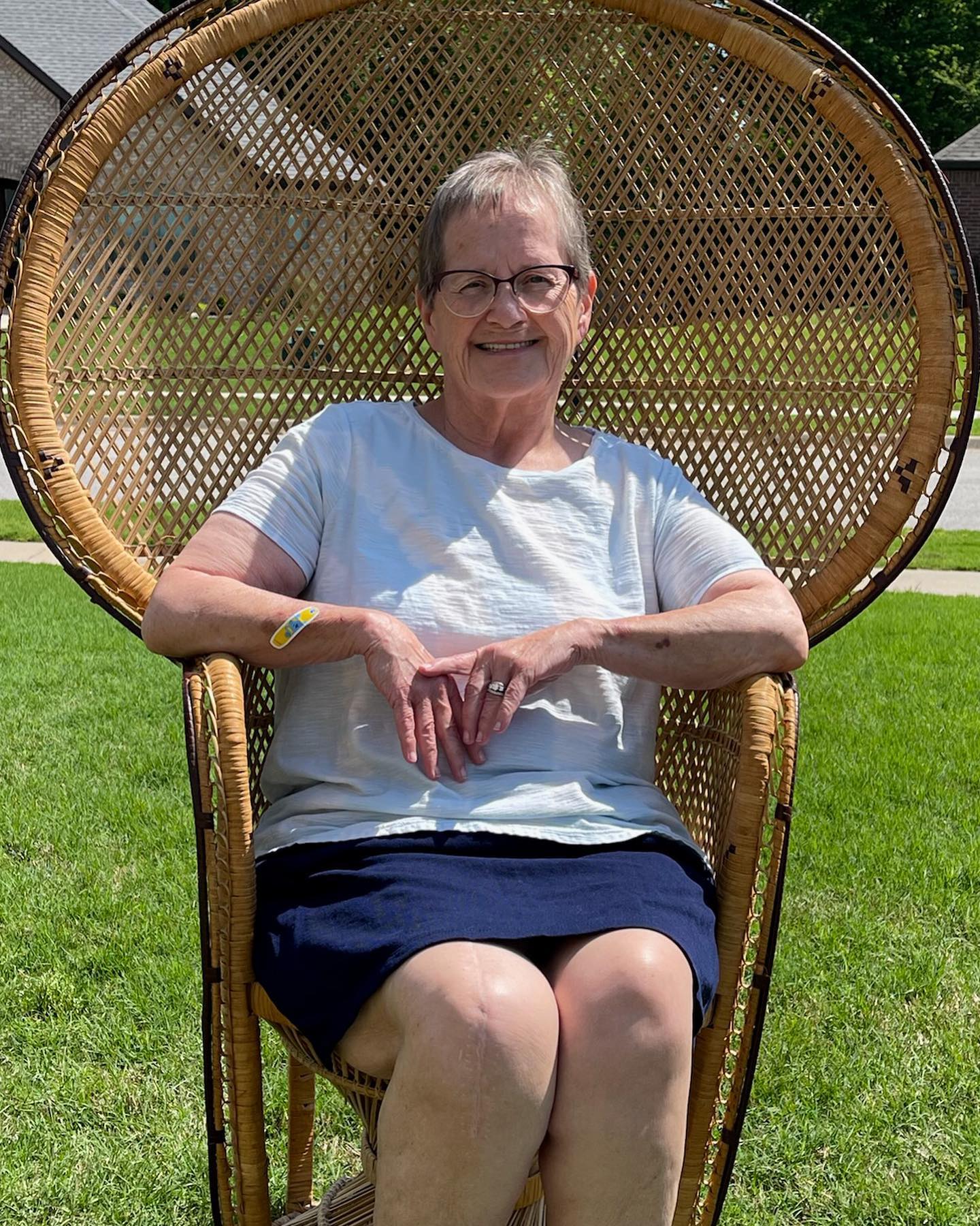 Happy Mothers Day to the woman behind the scenes! My mom never thought she would be working her tushy off at a bakery! But that’s what she does. She is always one step behind supporting us by washing dishes, researching recipes and even doing deliveries. We joke that she is employee of the month every month! But it’s true. Rosie’s wouldn’t be Rosie’s without her ♥️